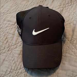 Black Nike Vapor fitted unisex hat NWT